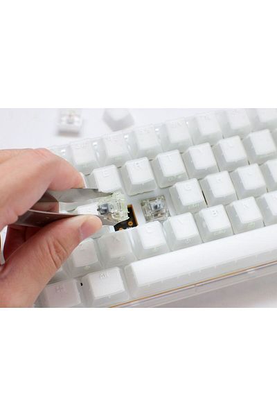 Ducky لوحة مفاتيح الألعاب الميكانيكية One 3 Aura SF 65% White - مفاتيح باللون البني الكرزي