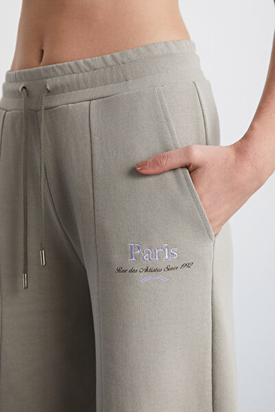 GRIMELANGE Vıelka Kadın Organik Pamuklu Içi Şardonlu Nervürlü Yazı Nakış Detaylı Bej Eşofman Altı