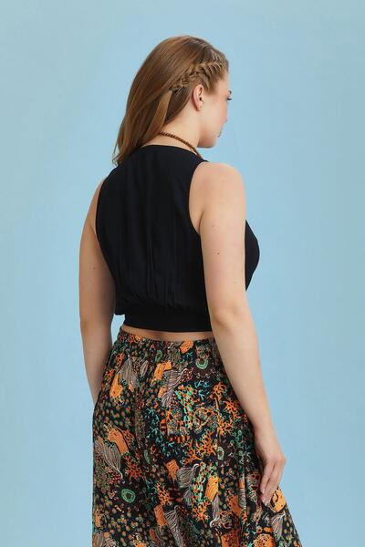 Los banditos Elastic Sleeveless Degaje Neck Black Stylish Plus Size Blouse