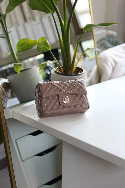 Moom Bag Geantă matlasată cu lanț de nurcă pentru femei