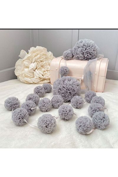 PAMUKA Gray Tulle Mini Pompom Banner