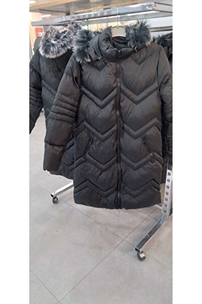 DOKUBYMAYA SİYAH V DESENLİ KAPÜŞONLU MİDİ BOY ŞİŞME KABAN