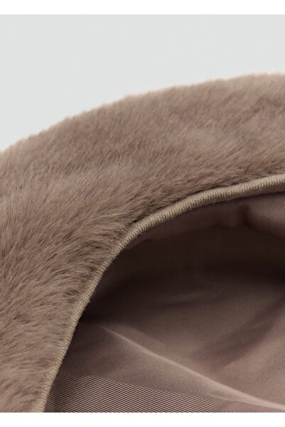 MANGO Woman Ponponlu tüylü bere