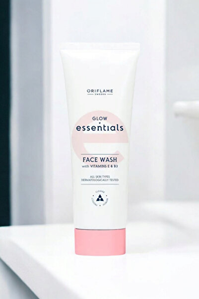 Oriflame رغوة غسول الوجه Glow Essentials مع فيتامين E وB3