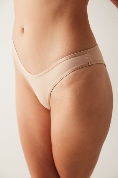 Penti Micro V Cut bézs brazil bugyi
