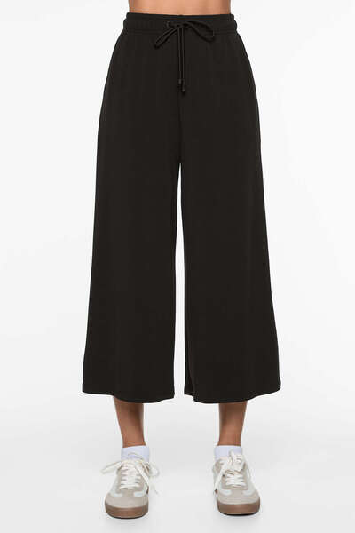 Oysho Soft-touch wide-leg crop trousers with modal