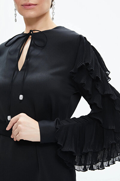 SERPİL Fırfır Detaylı Ikili Takım Rahat Geniş Paçalı Pantolon Ve Kemerli Bluz Siyah Takım 39171