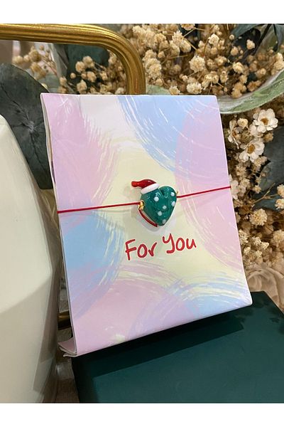 FAYRA ACCESSORIES Green Polka Dot Heart Glass Murano Bracelet with Christmas Hat New Year Themed Bracelet