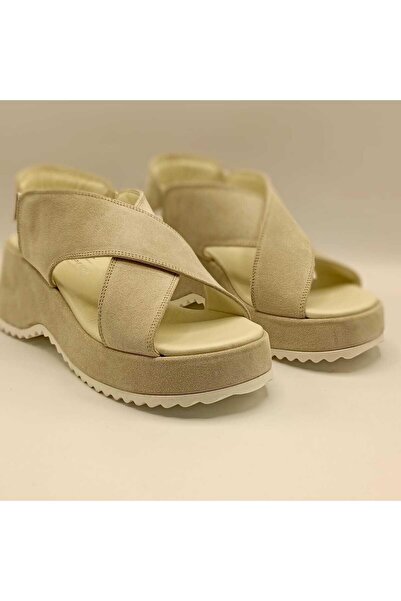 Ametist صندل بكعب عريض من الجلد باللون البيج