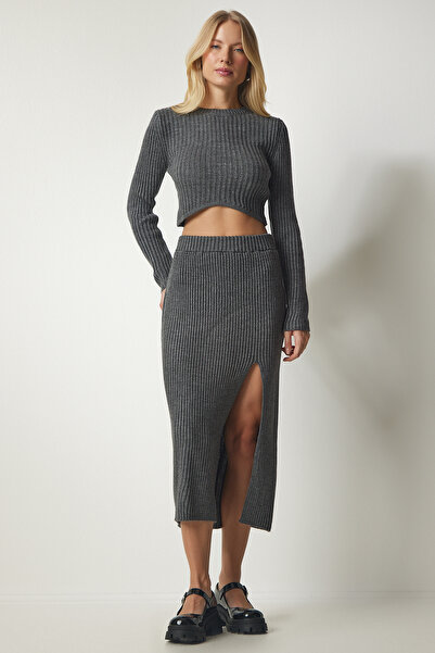 Lovelyİstanbul طقم تنورة قصيرة وتريكو باللون الرمادي الداكن LPF0053