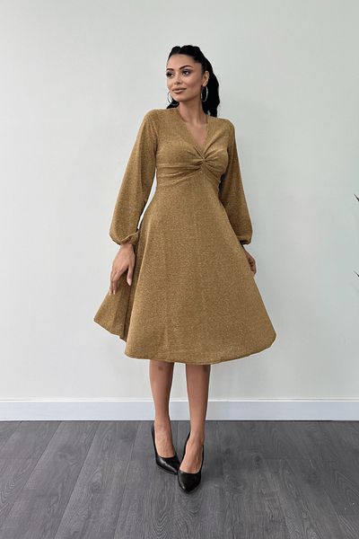 giyimmasalı Μίντι Φόρεμα από ύφασμα Sparkly Crepe με λεπτομέρεια Twist - ΧΡΥΣΟ
