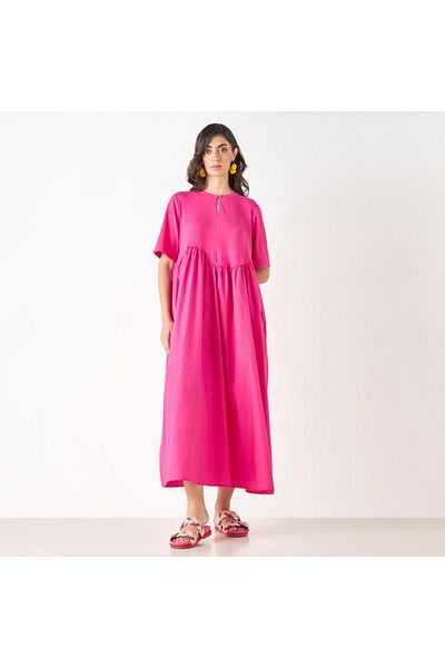 Iconic Solid Dress with Short Sleeves and Pockets