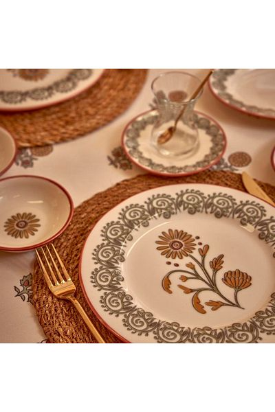Egsen Bella Maison 26 Piece Indian Porcelain Breakfast Set - Claret Red