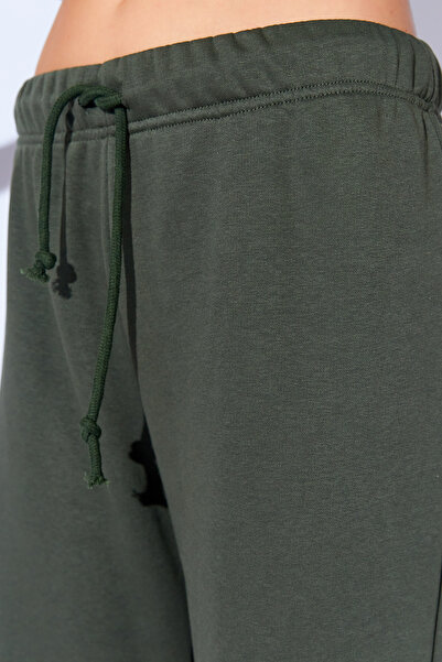 EDITION WOMAN Χακί Loose Cut Πολυτελές Χοντρό Γυναικείο Παντελόνι με Μαλακή Υφή Τριών Κλωστών EK 100689375