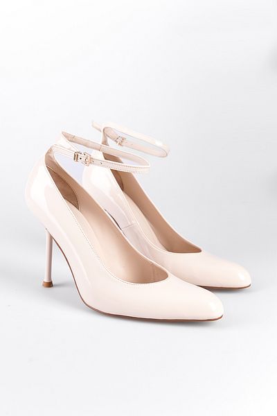 Capone Outfitters Damenschuhe mit hohem Absatz und runder Spitze – Knöchelriemen