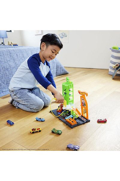 HOT WHEELS Super Recharge Fuel Station Playset HTN79