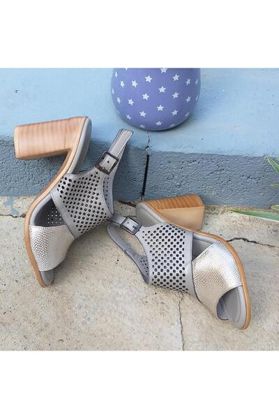 Bulldozer 231813 Жіночі шкіряні туфлі на підборах платинового кольору