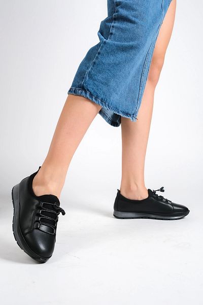 Moda Değirmeni Pantofi de zi cu șireturi din cauciuc negru de damă