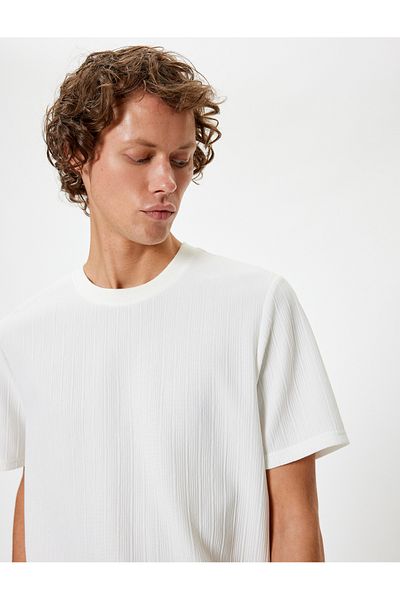 Koton T-Shirt mit Rundhalsausschnitt und kurzen Ärmeln, strukturiert