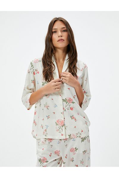 Koton Pyjamaoberteil mit halblangen Ärmeln und Blumenmuster