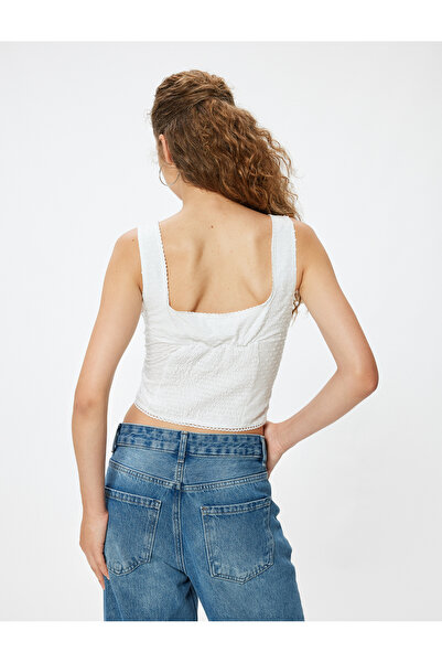 Koton Crop Top Αμάνικο με υφή με κουμπιά με λεπτή εφαρμογή με λεπτομέρεια από δαντέλα