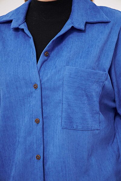 armonika Dámská modrá oversize tenká manšestrová košile s kapsami ARM-24K001076