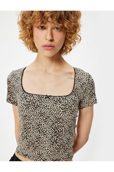 Koton Tricou cu mânecă scurtă cu fundă cu imprimeu leopard, slim fit, gât pătrat