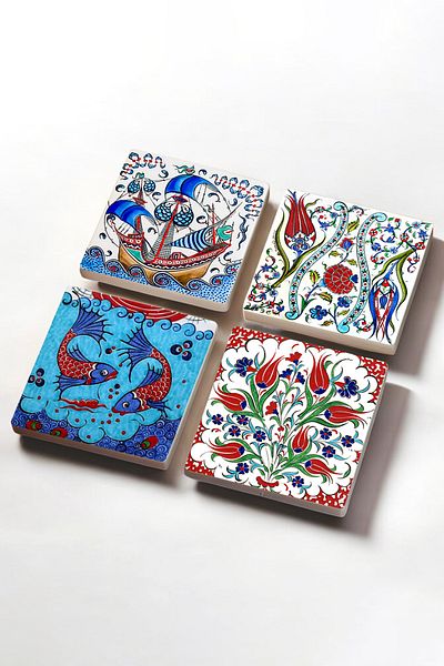 Pinecone مجموعة من 4 قواعد أكواب واقية لسطح المكتب من Tile Art Tulip والأسماك والسفن الشراعية مقاس 10 × 10 سم