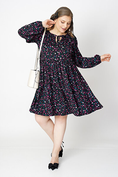 Büyük Moda Φόρεμα με μακρυμάνικο λουλουδάτο σχέδιο