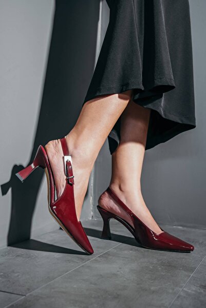 Lizzu حذاء Niola من الجلد اللامع باللون العنابي - حذاء نسائي مفتوح من الخلف ب...