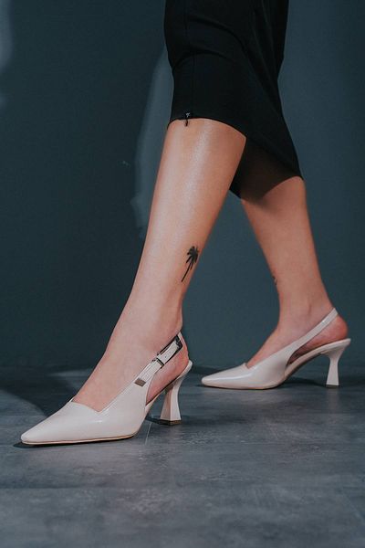 Lizzu Piele Lacuita Bej Niola - Pantofi de dama cu toc joasa cu spatele deschis
