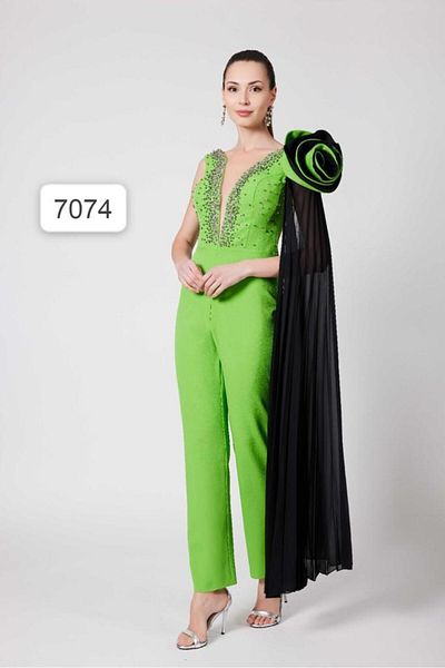 Robes Rochie de seară cu decolteu în V, cu mâneci cu bretele brodate cu piatră, cu trandafir pe umăr
