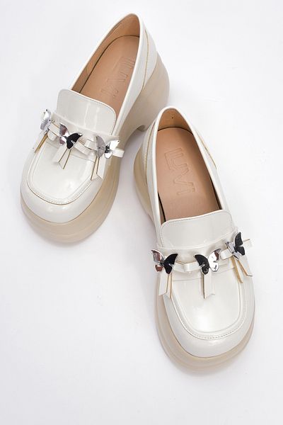 LuviShoes INDIOS Damen-Freizeitschuhe mit Keilabsatz und Schmetterlingsschnalle aus weißem Lackleder
