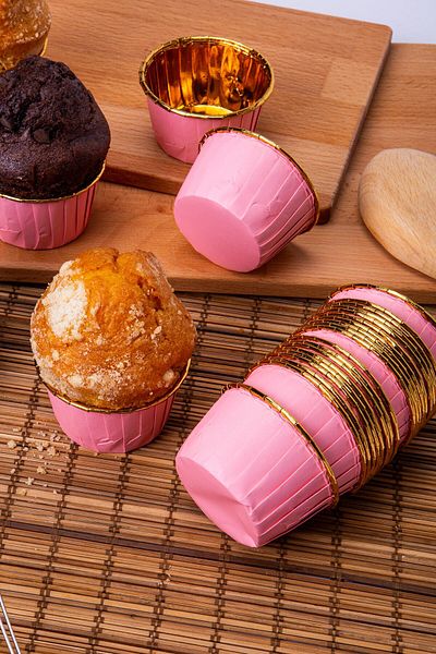 Zanzibar Pink Glossy Cardboard 25-Piece Cake Mold with Gold Coated Edge and Does Not Scatter in the Oven 6.5x4 Cm Muffin Cupcake
