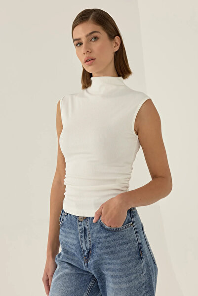 Hiccup Бюзьгу Детальний напівкороткий топ з високим коміром