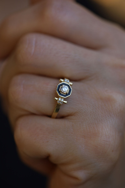 Yenigün Kuyumculuk 14 Ayar Altın Siyah Mineli Tektaş Yüzük (1,80 Gram)