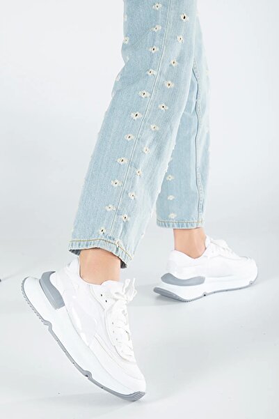 GULT Pantofi albi matlasați cu detalii