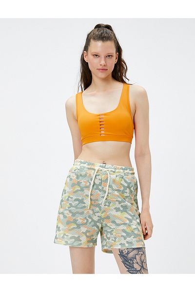 Koton Sportshorts mit Tarnmuster und Bindebund
