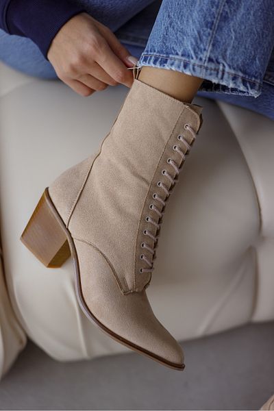 selinshoes حذاء نسائي بكعب قصير ومقدمة مدببة من Sue - جلد سويدي بيج