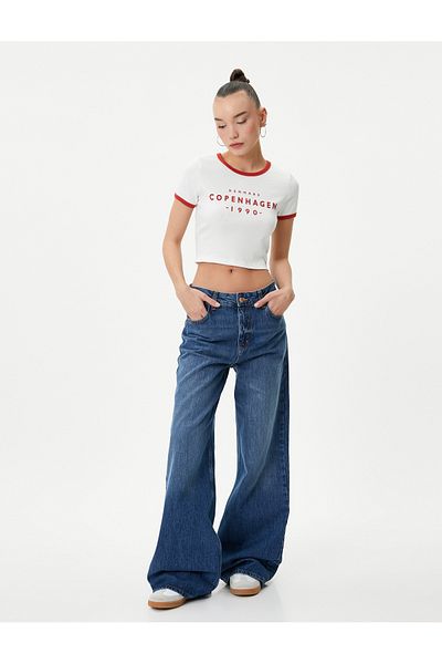 Koton College Crop T-Shirt Slim Fit με κοντό μανίκι με λαιμόκοψη βαμβακερό