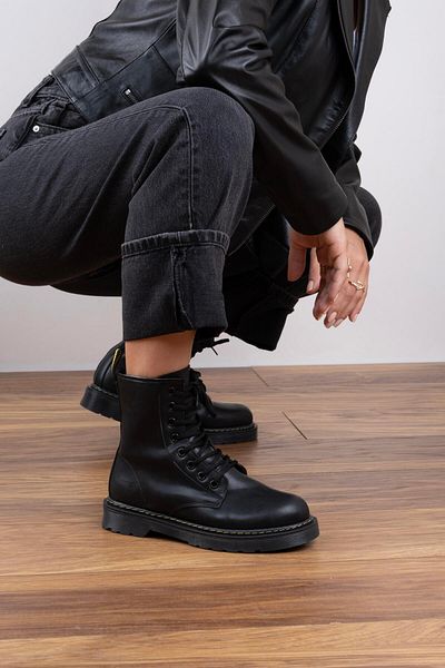 sovrana Black Boots - Lace Detailed