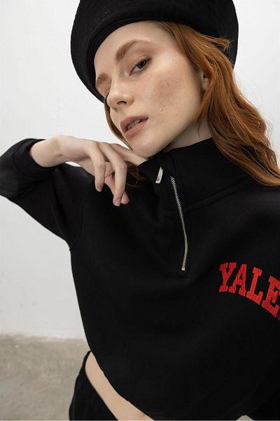TUBİA Hanorac crop imprimat cu broderie Yale