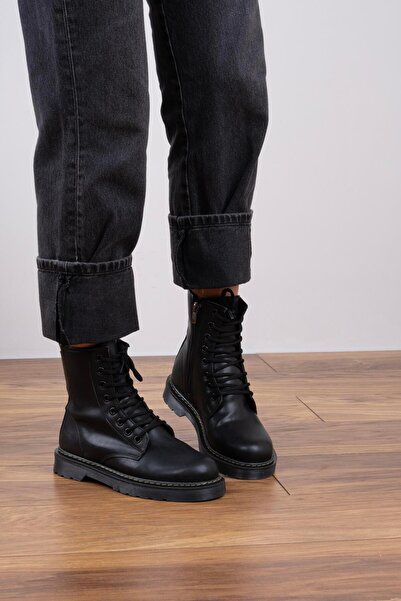 sovrana Black Boots - Lace Detailed