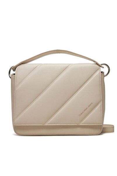 Calvin Klein QUILTED BOXY FLAP CROSSBODY24
