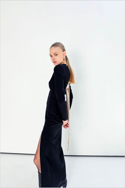 KAMEYA Back Low-Cut Detailed Dress Design