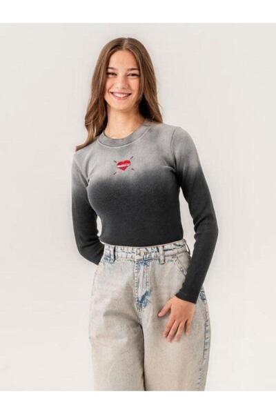 Zekids Girl's Seasonal Turtleneck Ribbed Heart Detailed Blouse