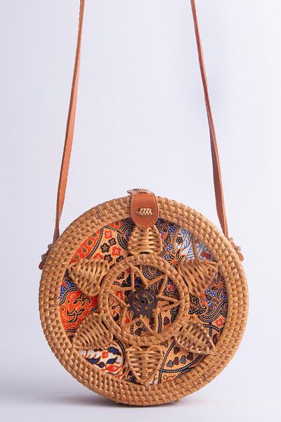 Nas Bag Дамска чанта с кръгла слама в кафяво - с кожена каишка