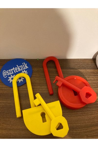 Goplast Premium Hello Neighbor 2-Piece Lock Toy Set Yellow Red (Model with Lock)