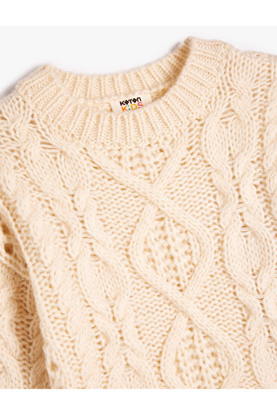 Koton Langärmliger Rundhals-Strickpullover in Basic-Optik – Haarstrick-Detail