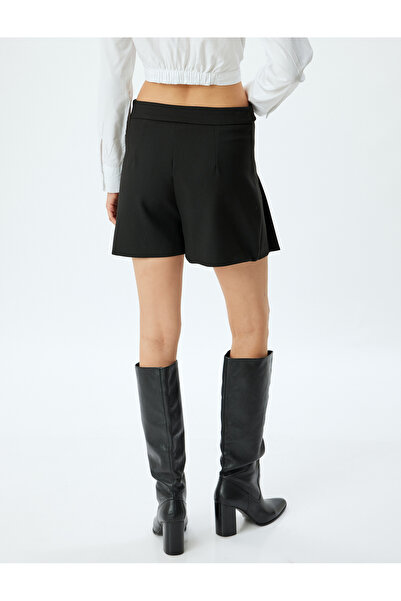 Koton Düğme Detaylı Mini Boy Pileli Şort Etek
